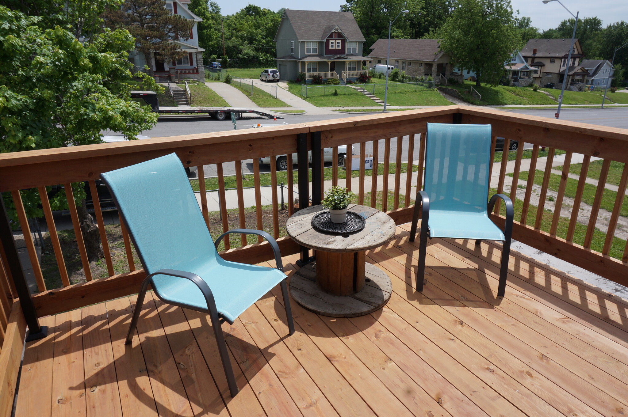 Private front deck - 3916 The Paseo