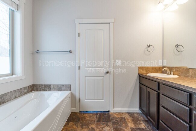 Building Photo - 8915 W Red St