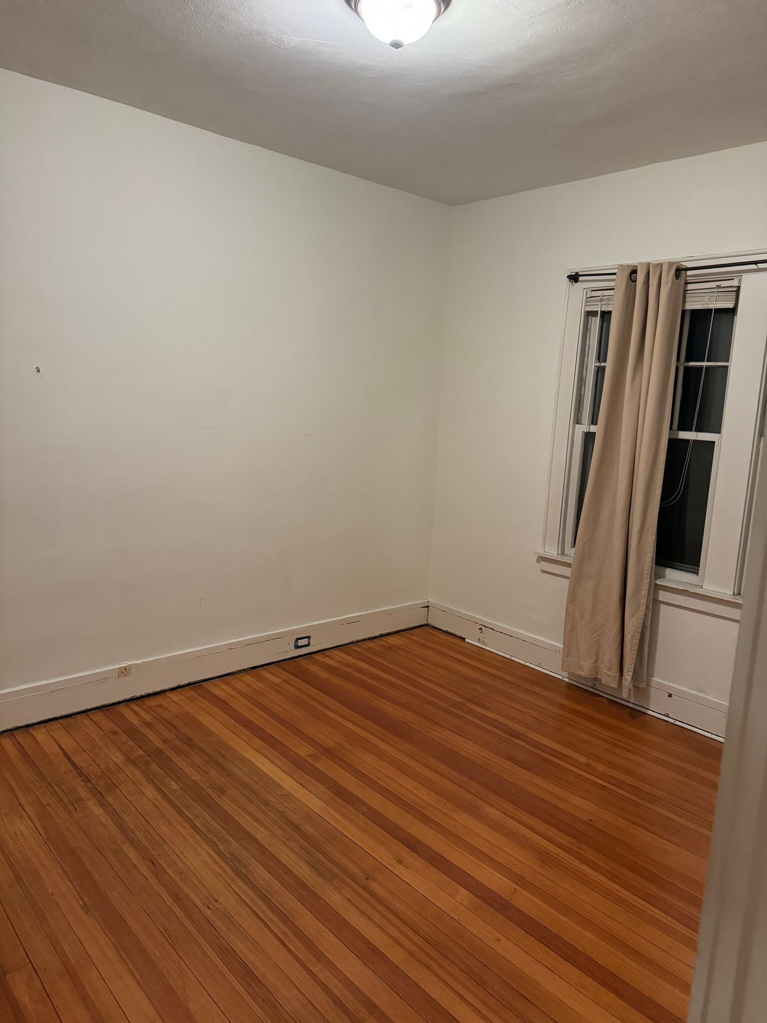 Building Photo - 554-556 Whittier Ave