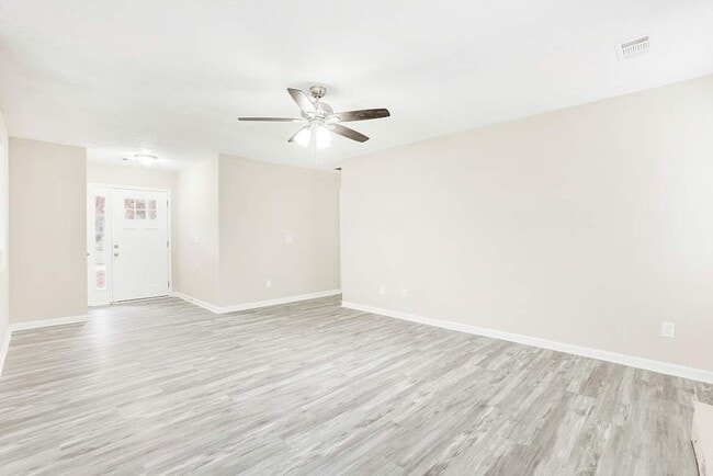 Building Photo - 40 Hidden Ridge Dr