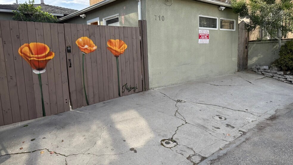 Private Guest (2nd Car Parking) Driveway - 710 Pacific Avenue