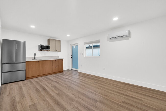 Building Photo - 4701 SW 104th Ct