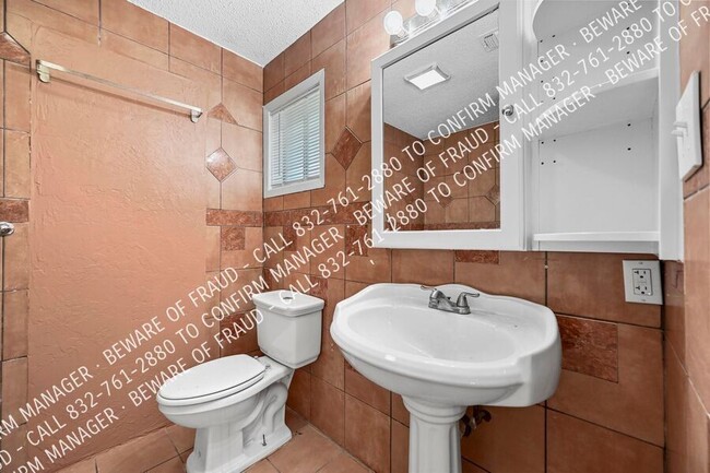 Building Photo - 2346 February Ln