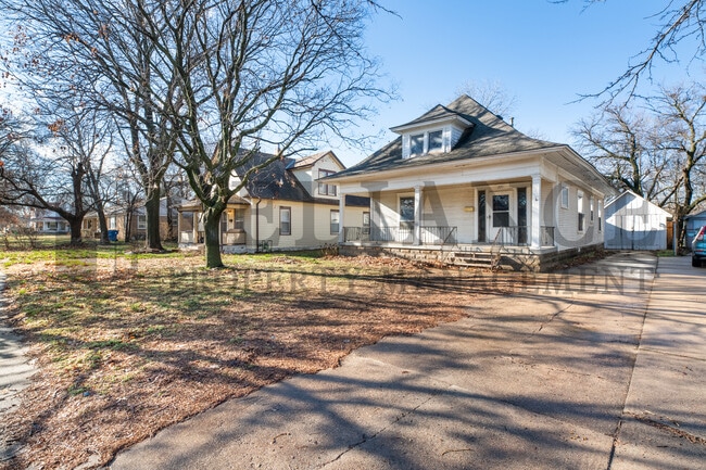 Building Photo - 221 S Glenn St