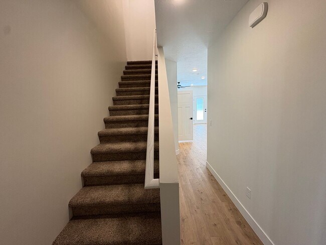 Building Photo - Brand New Home Avalible