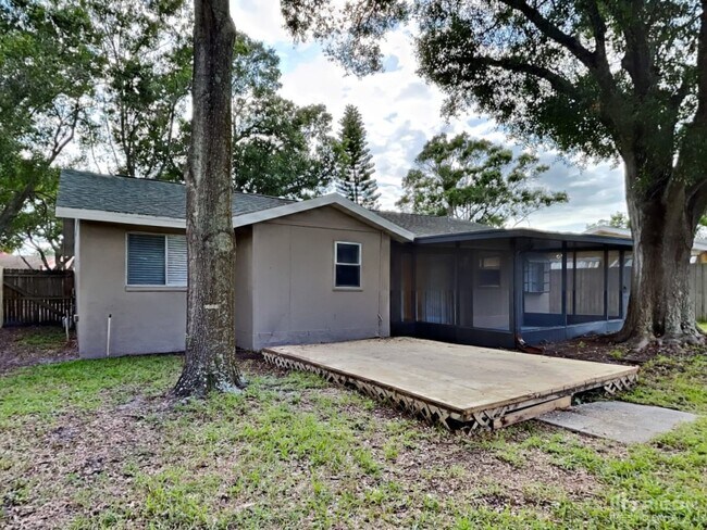 Building Photo - 6521 Bonnie Bay Cir N