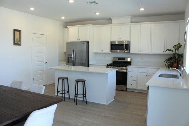 Building Photo - 12663 Snowy Owl Wy
