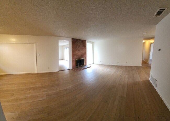 Building Photo - 4 bed 2 bath spacious home with 2 car garage in SLO!