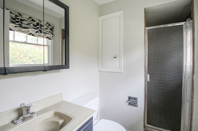 Building Photo - 970 Cascade Dr NW