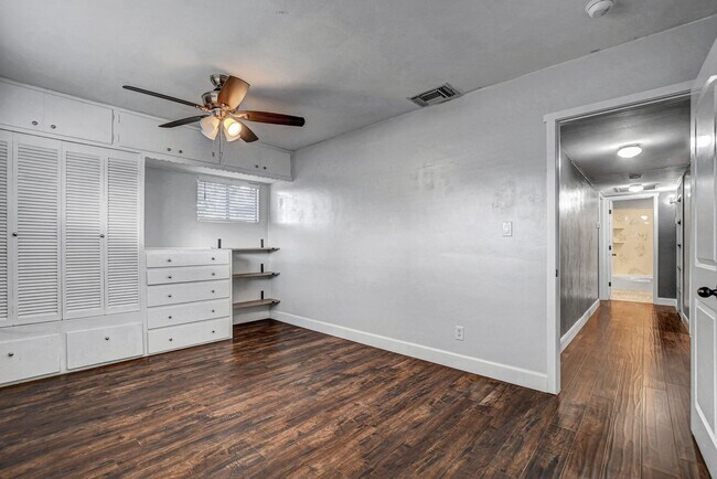 Building Photo - UNIQUE SINGLE FAMILY HOME! - No HOA, Car Lift, RV Parking and Nice Backyard