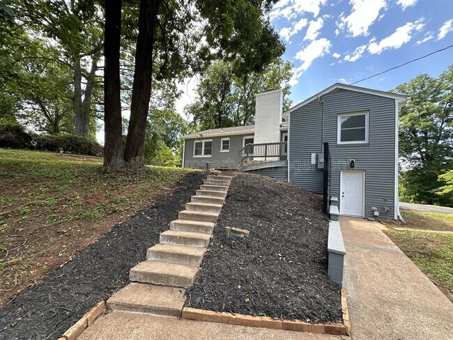 Building Photo - 12317 Metlock Rd