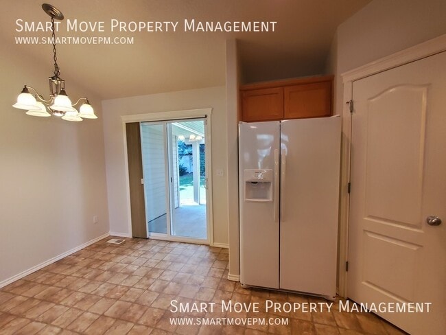 Building Photo - 1427 W Great Basin Dr