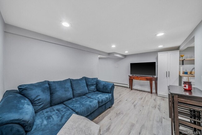 Building Photo - 10 Community Rd