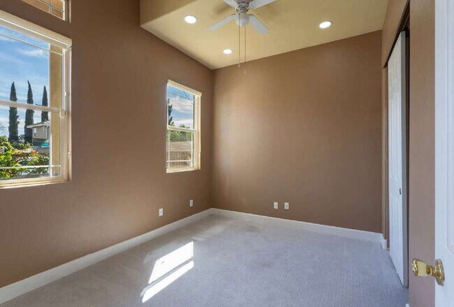 Building Photo - 2621 Mysin Way