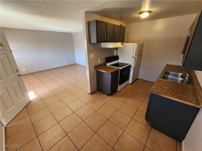 Building Photo - 2527 N Crawford St