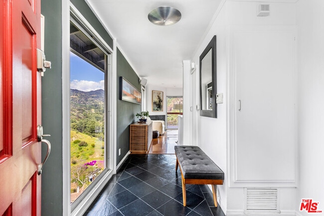 Building Photo - 2843 Lambert Dr