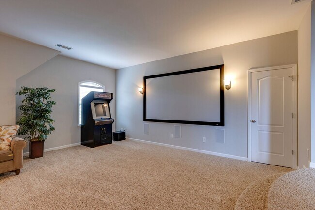 Building Photo - 5 Bedroom Home with Theater Room & 3-Car Garage in Franklin