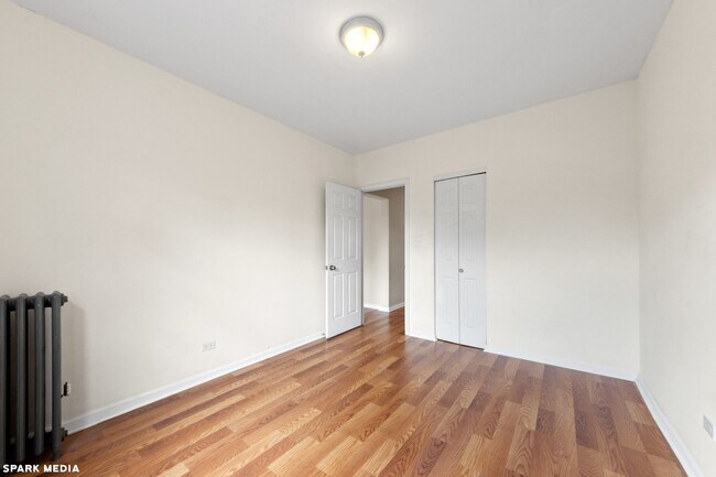 Building Photo - 3606 W Dickens Ave
