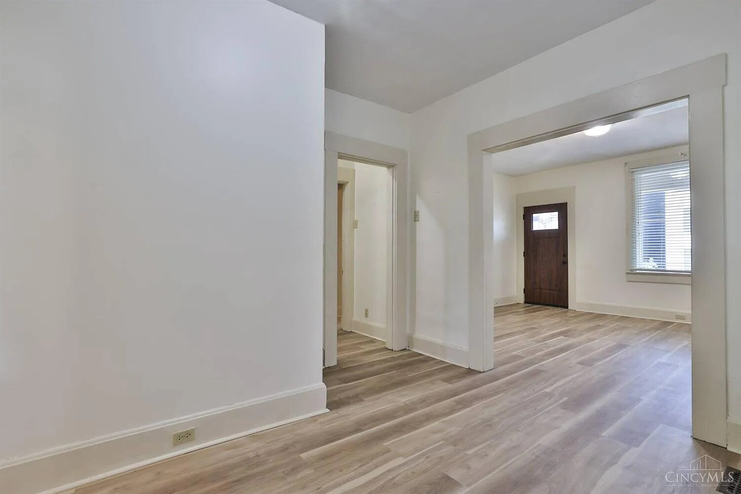 Building Photo - 2911 Robertson Ave