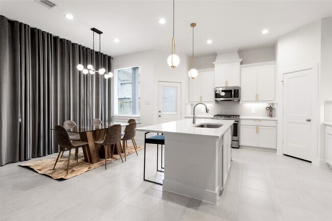 Building Photo - 21111 Rio San Jose Ct