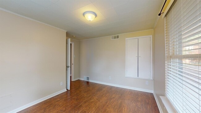 Building Photo - 7030 Clayton Rd