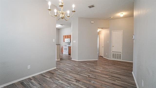 Building Photo - 1036 Hampton Dr