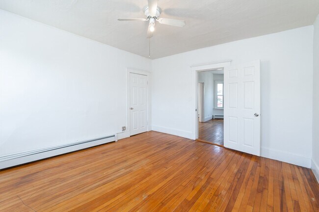 Building Photo - 26 Wilson St