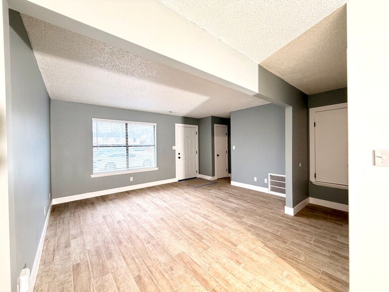 Building Photo - 531 N Betty Jo Dr