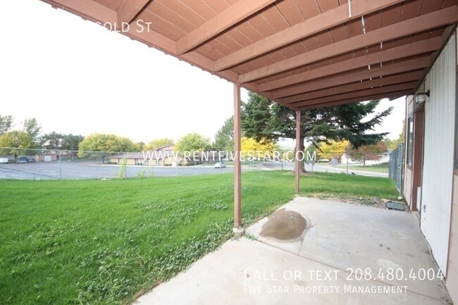 Building Photo - 2097 Marigold St