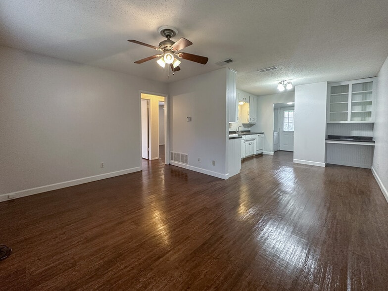 living room - 406 E Wells St