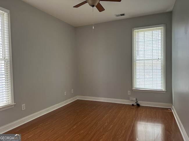 Building Photo - 669 Maple Grove Way