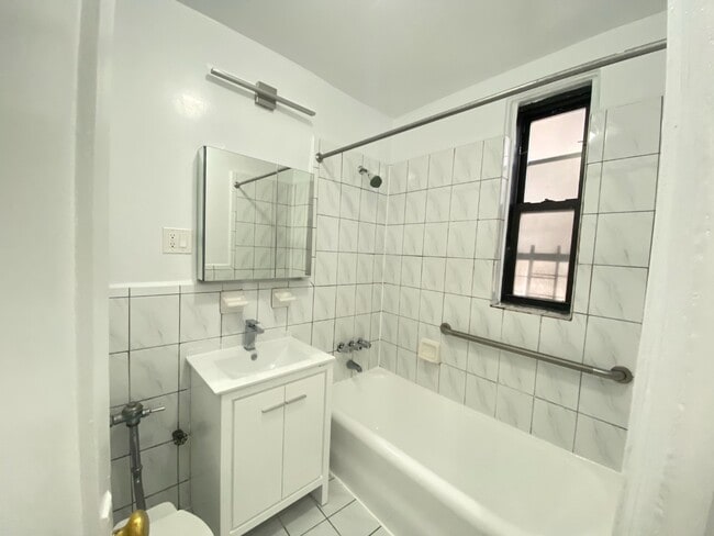 Building Photo - 402 Bay Ridge Pkwy