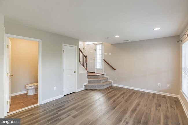 Building Photo - 9240 Cascade Falls Dr