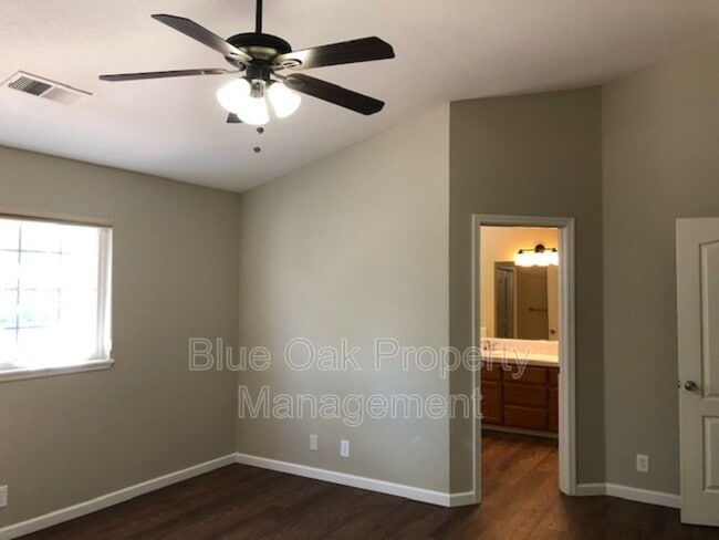 Building Photo - 2158 Robailey Dr