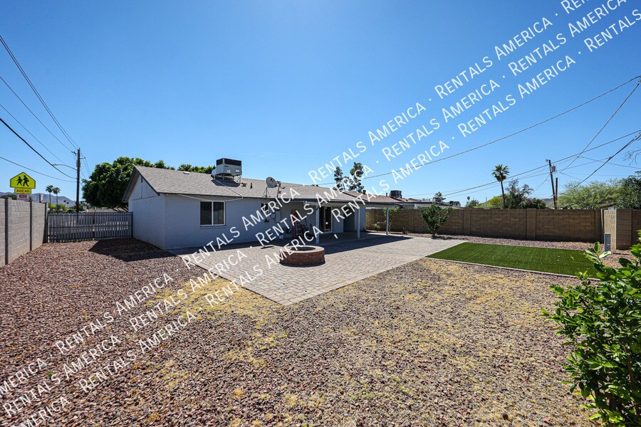 Building Photo - 3550 E Voltaire Dr
