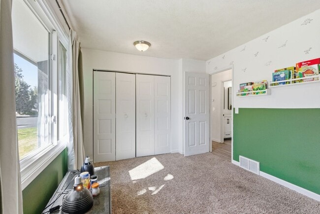Building Photo - Stunning Fully Renovated 4BR + Bonus on Spokane's South Hill - Chef's Kitchen, 2-Car Garage & Bac...