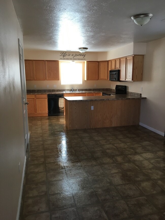 Building Photo - Nice Home in Quiet Community