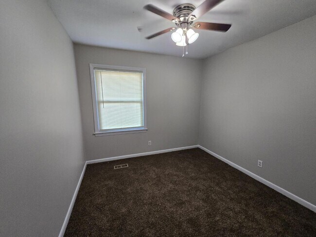 Building Photo - 4617 Belford Rd