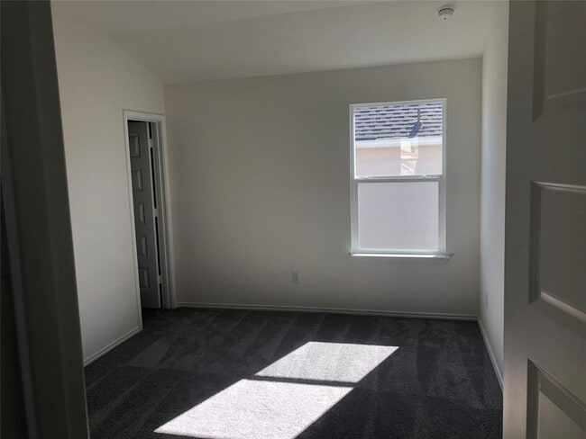 Building Photo - 100 Passiflora Dr