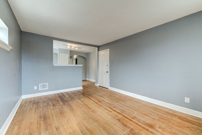 Building Photo - 4948-4948 Kemper Ave