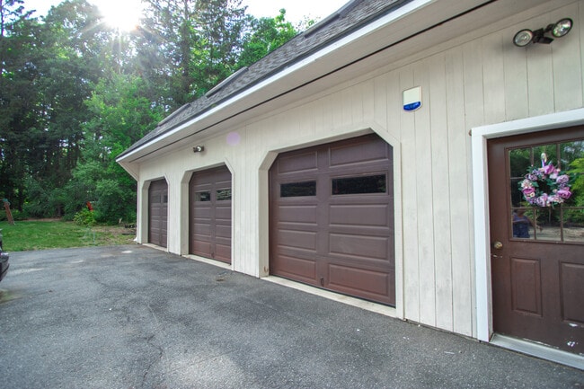 Building Photo - 22 Allen St