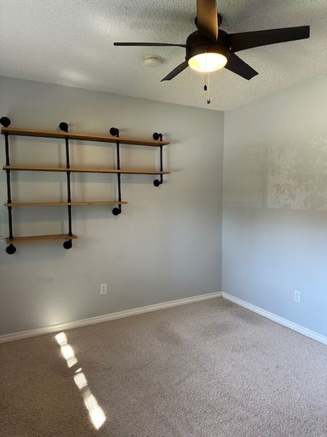 Building Photo - The Perfect Family Home! Large Yard, Deck ...