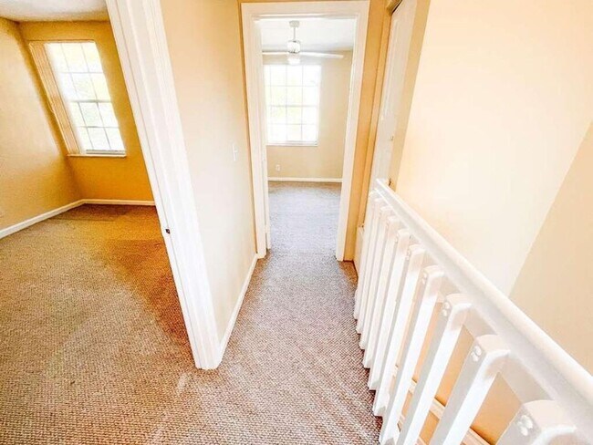 Building Photo - 861 Summit Lake Dr