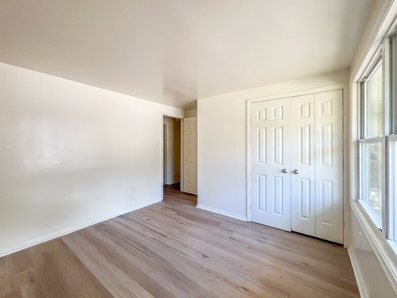 Building Photo - 39 Fox Hill Dr