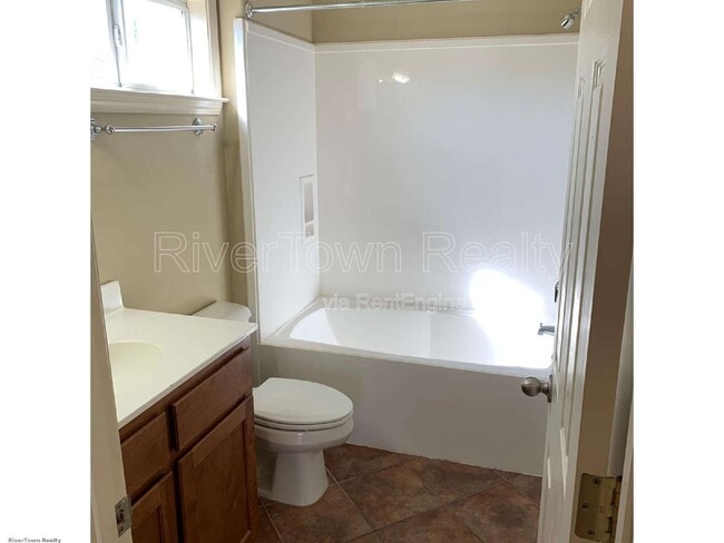 Building Photo - 645 Gookin Pl