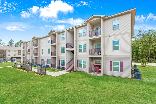 Residential building with private patios - Reagan Crossing