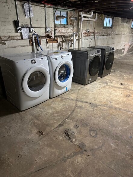 Building Photo - 176 Hillside Ave