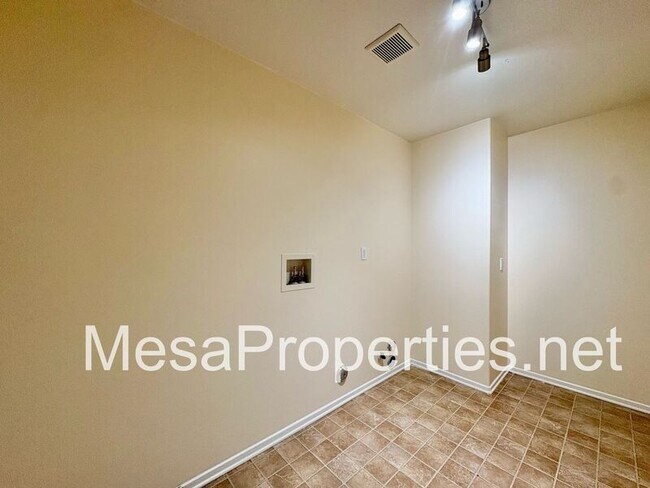 Building Photo - 14945 Cobalt Rd
