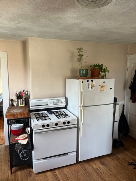 Building Photo - 17 Endicott Ave