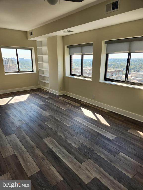 Building Photo - 900 N Stafford St